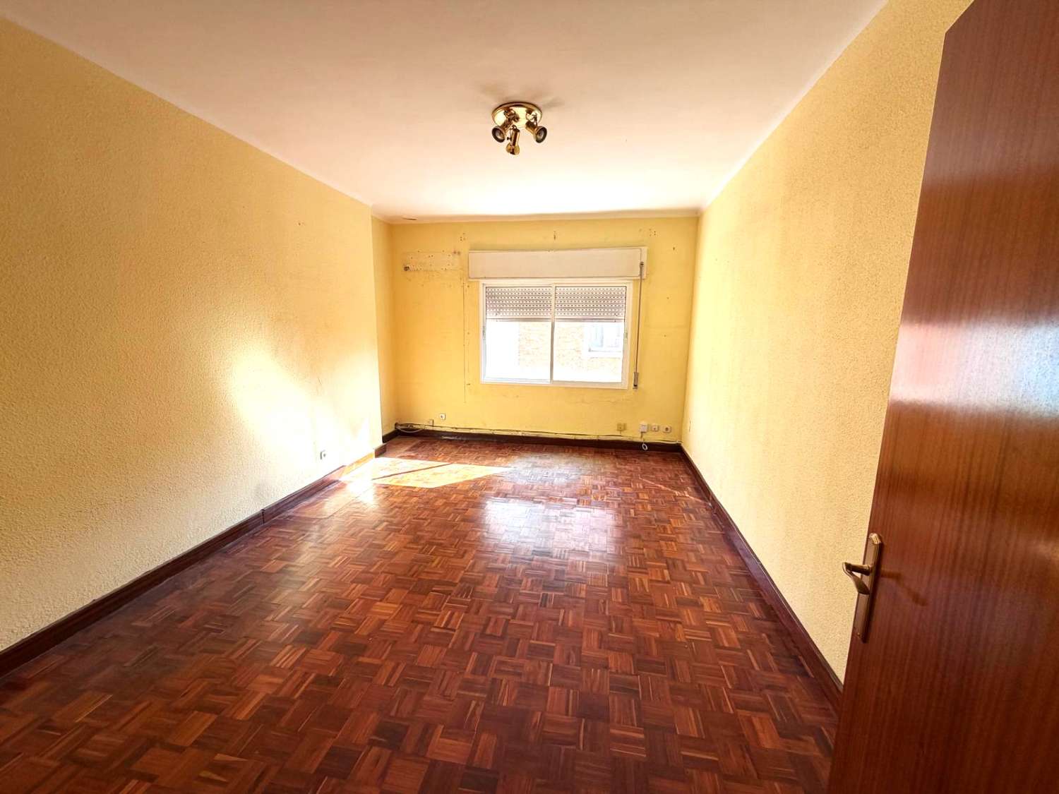 Amplio piso en alquiler para uso profesional en pleno Soho de Málaga