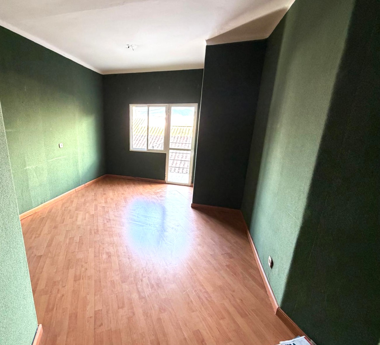 Amplio piso en alquiler para uso profesional en pleno Soho de Málaga