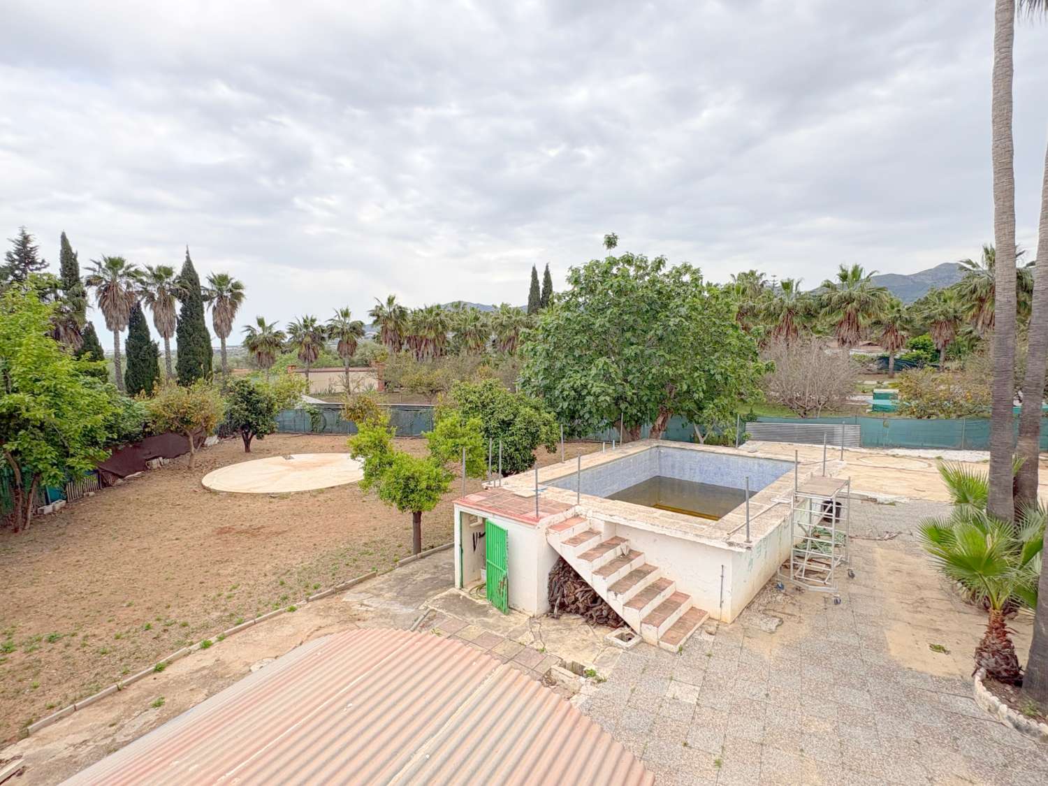 Rustic property with two independent houses in La Alquería.