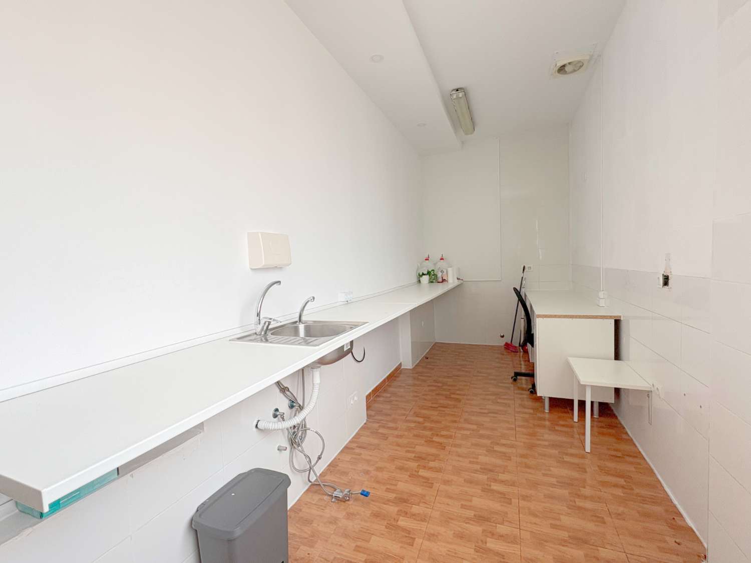 Local comercial de 80m2 en barriada de Torrealquería, en Alhaurin de la Torre