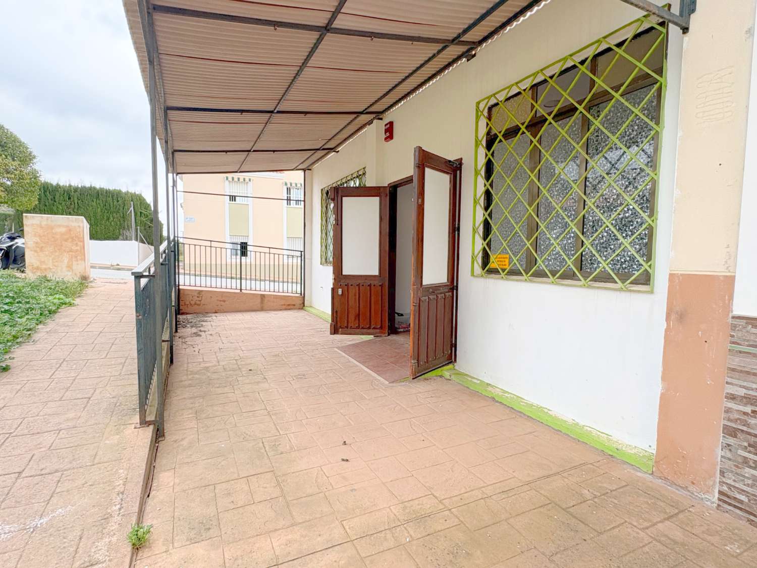Local comercial de 80m2 en barriada de Torrealquería, en Alhaurin de la Torre