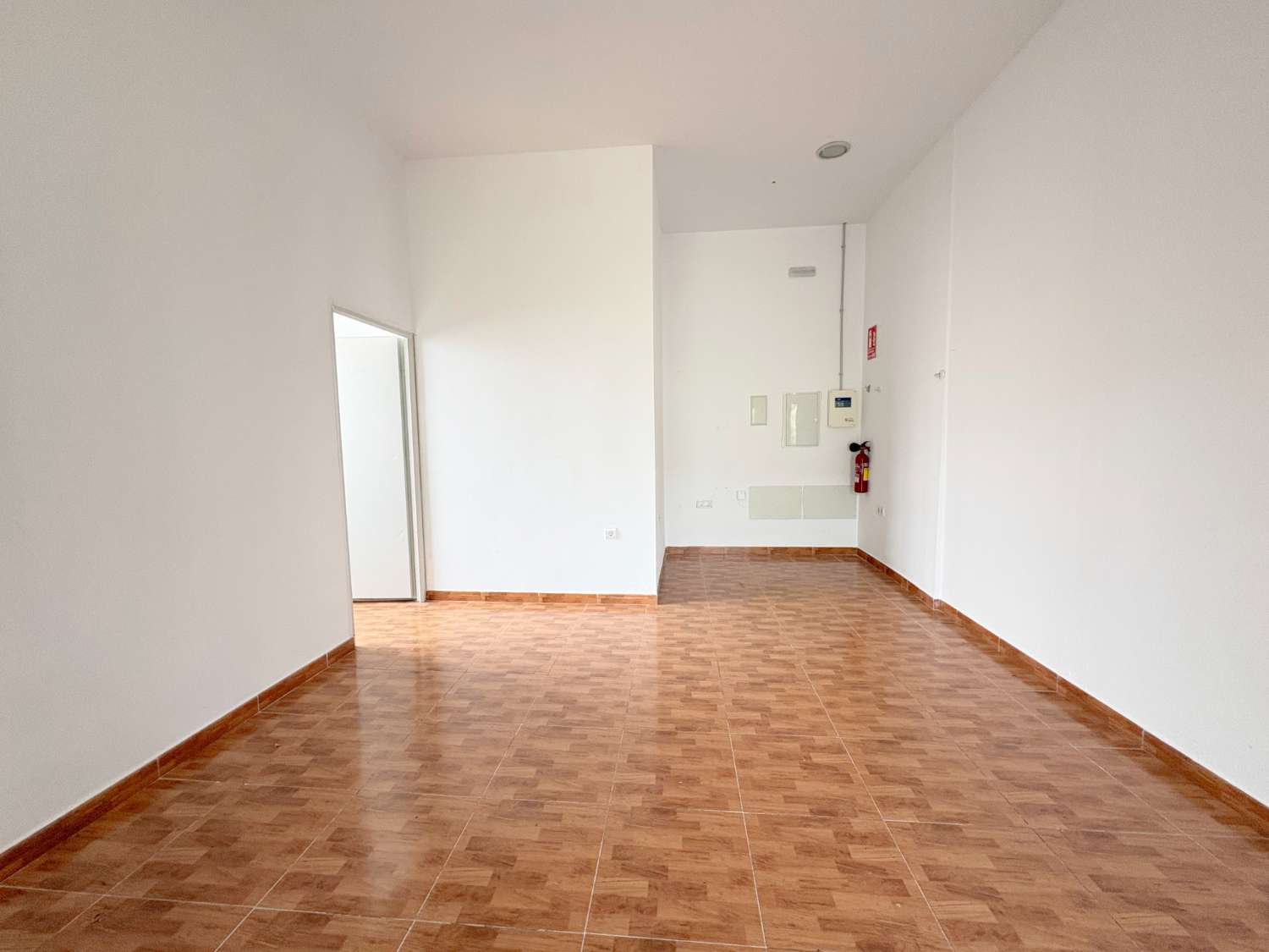 Local comercial de 80m2 en barriada de Torrealquería, en Alhaurin de la Torre