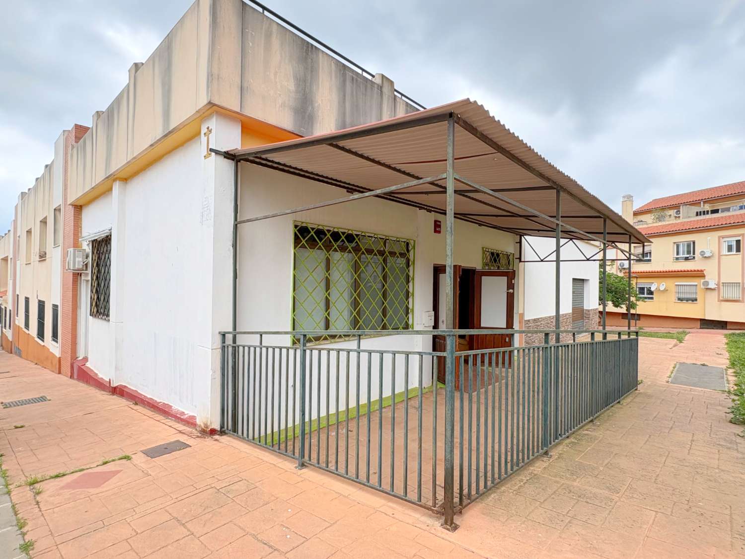 Local comercial de 80m2 en barriada de Torrealquería, en Alhaurin de la Torre