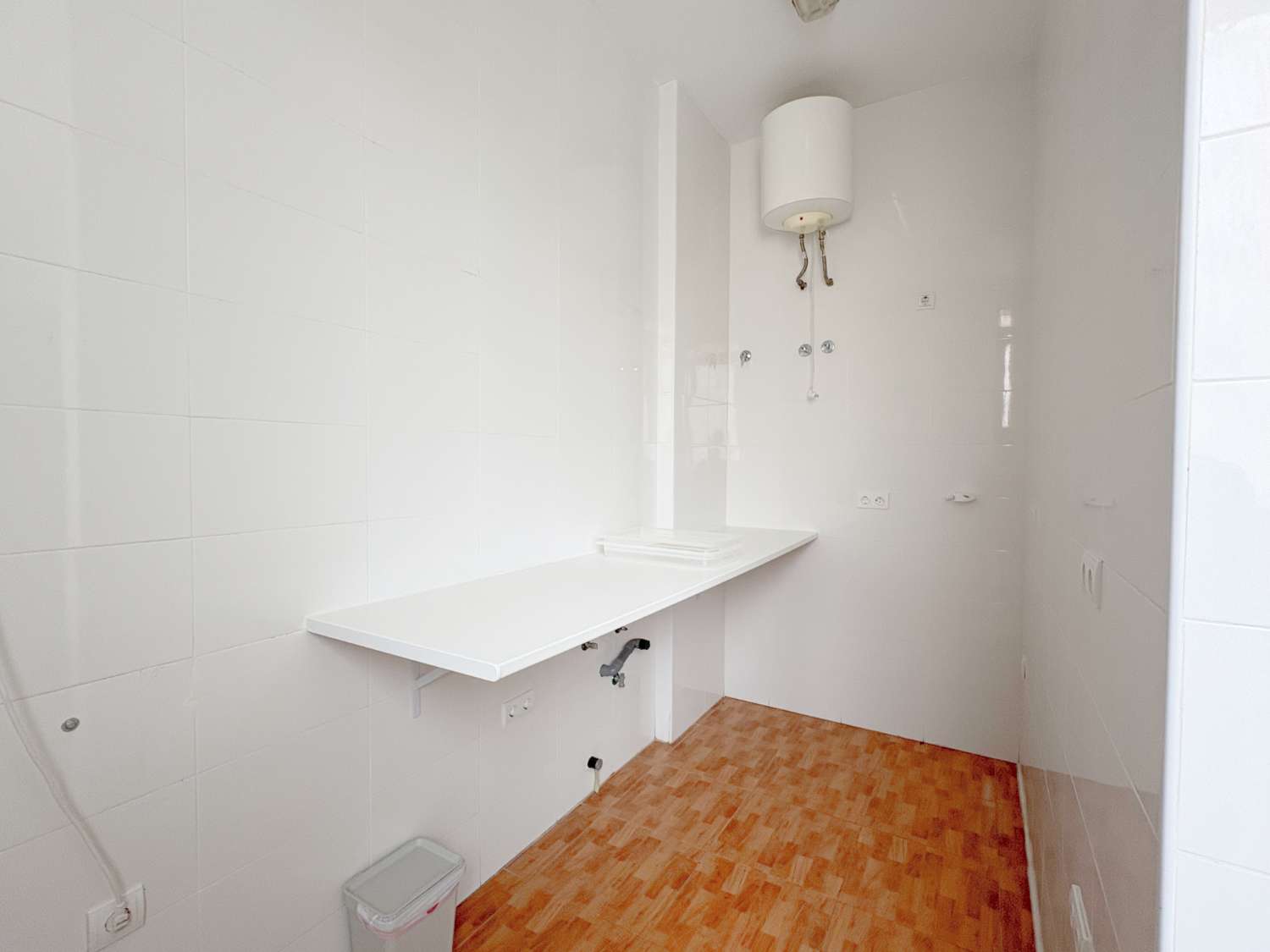 Local comercial de 80m2 en barriada de Torrealquería, en Alhaurin de la Torre