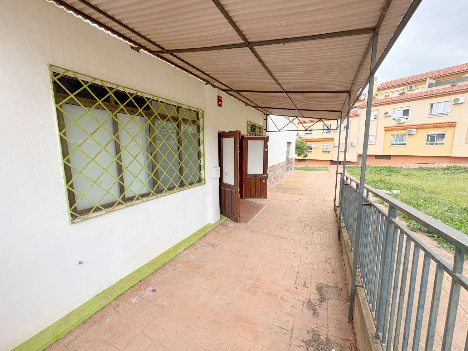 Local comercial de 80m2 en barriada de Torrealquería, en Alhaurin de la Torre