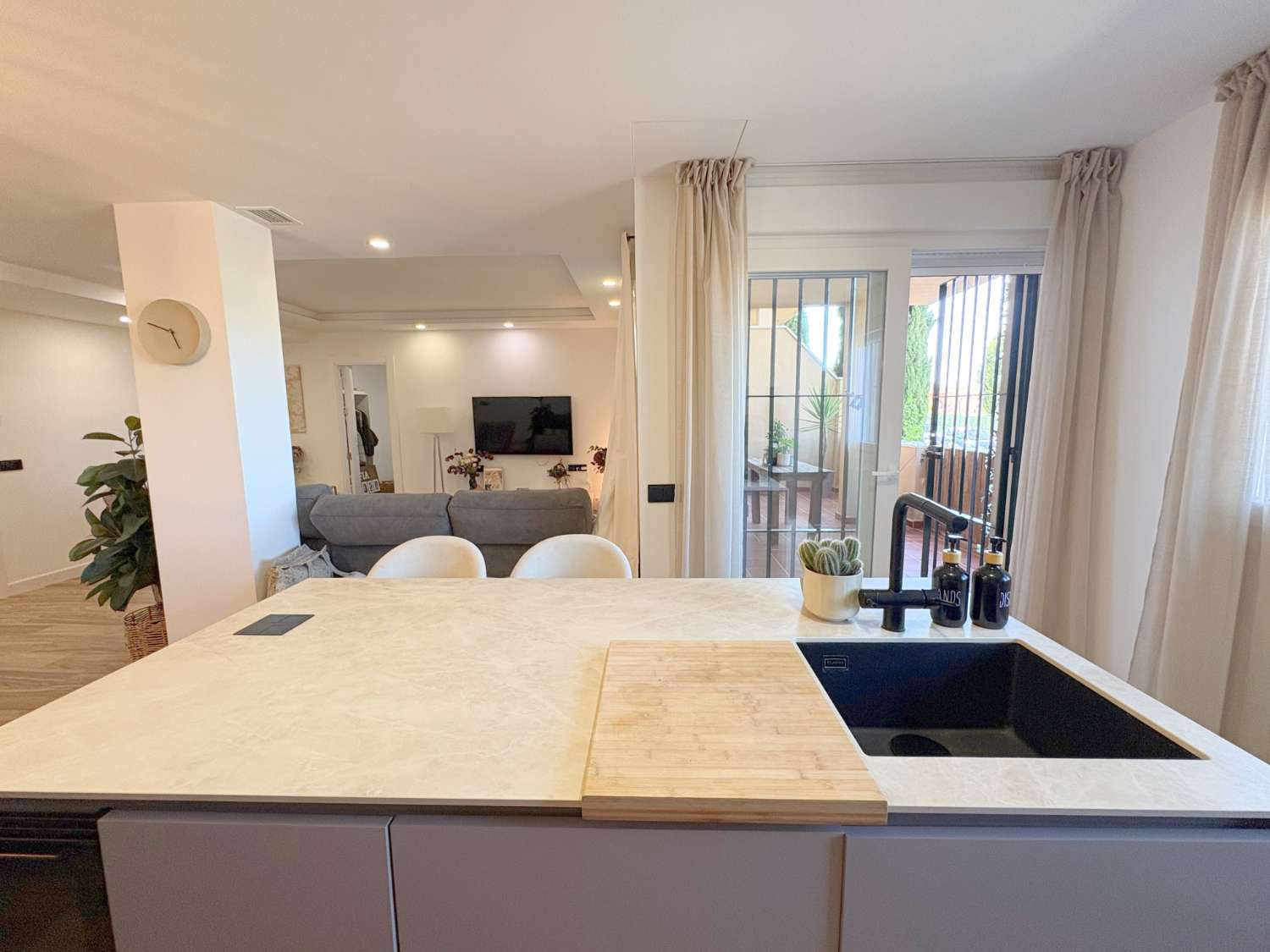 Vivienda de 3 habitaciones reformada con terraza y piscina en Alhaurín de la Torre