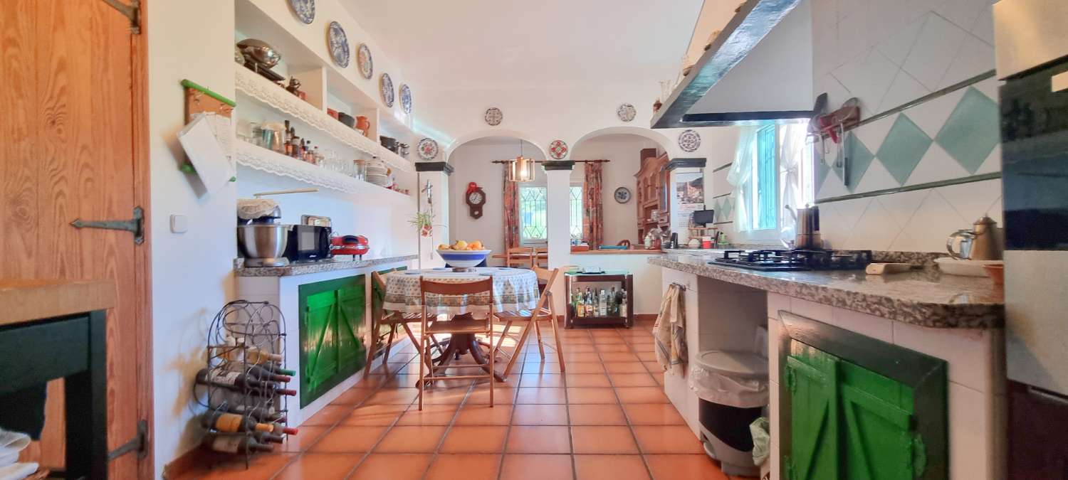 Espectacular finca rústica de 70.000 m² con vivienda de 284 m² y vistas 360º