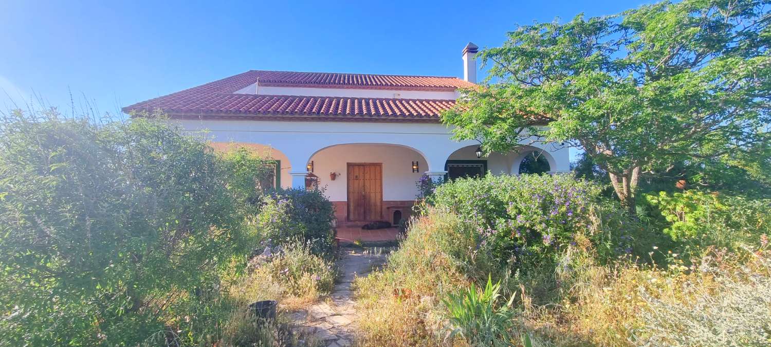 Espectacular finca rústica de 70.000 m² con vivienda de 284 m² y vistas 360º