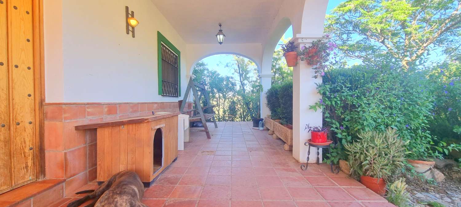 Espectacular finca rústica de 70.000 m² con vivienda de 284 m² y vistas 360º