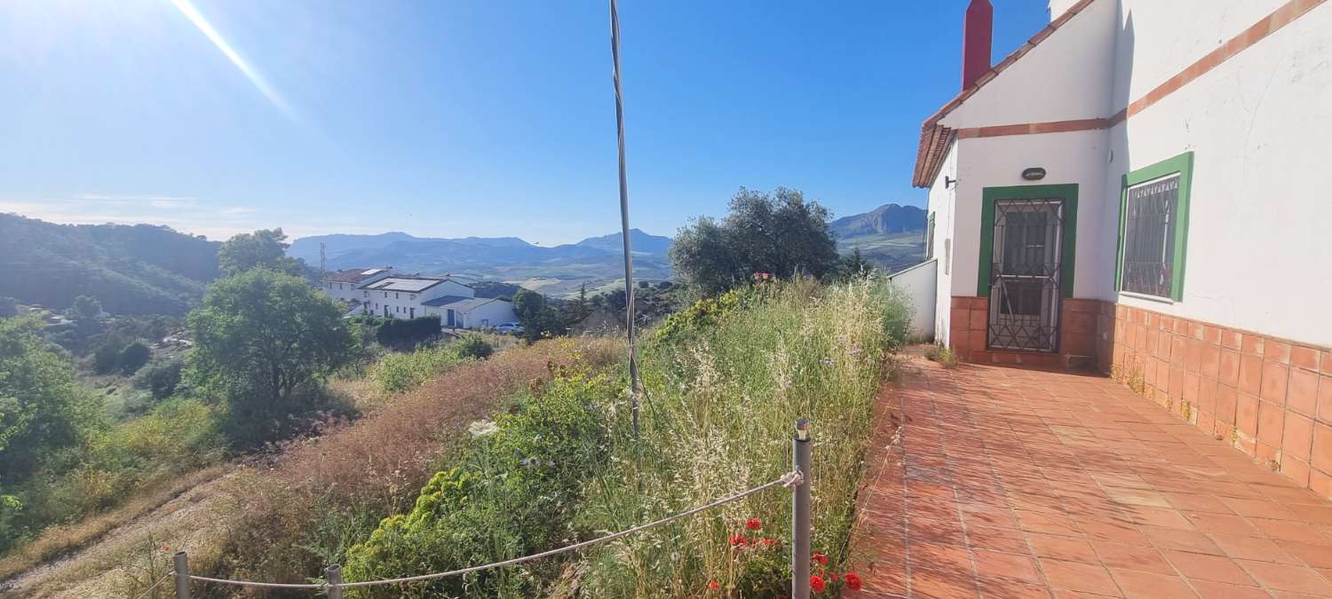 Espectacular finca rústica de 70.000 m² con vivienda de 284 m² y vistas 360º