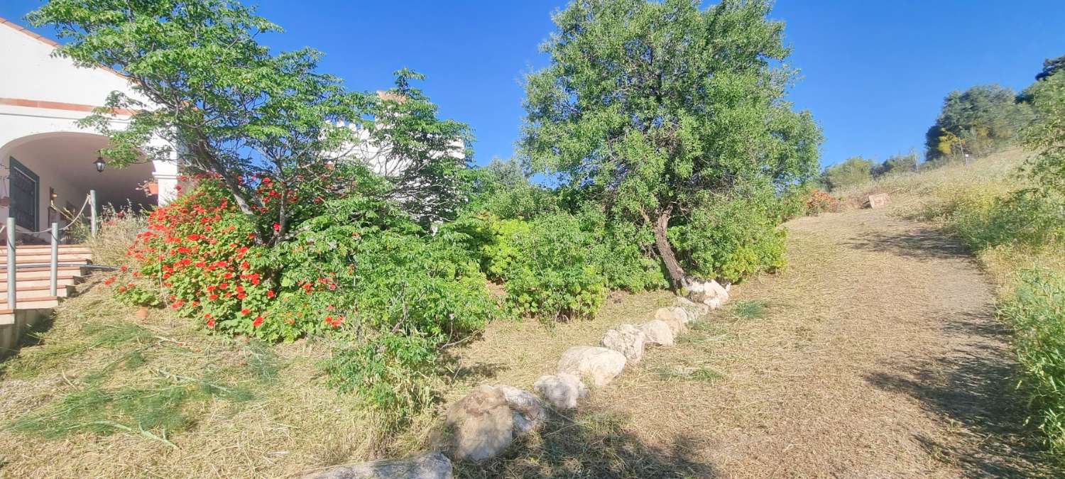 Espectacular finca rústica de 70.000 m² con vivienda de 284 m² y vistas 360º