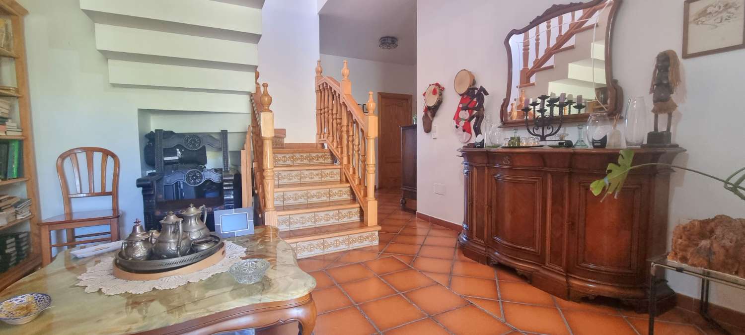 Espectacular finca rústica de 70.000 m² con vivienda de 284 m² y vistas 360º