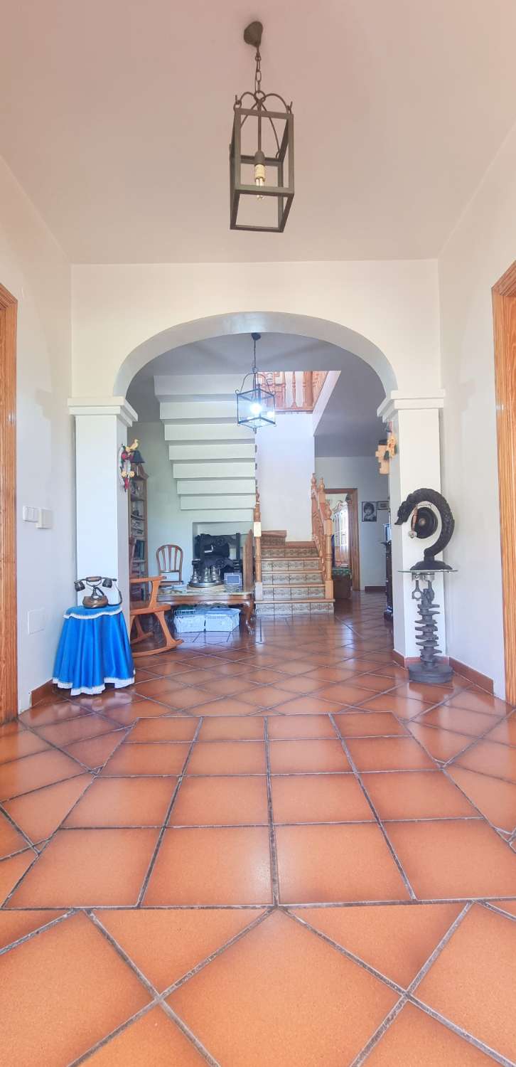 Espectacular finca rústica de 70.000 m² con vivienda de 284 m² y vistas 360º