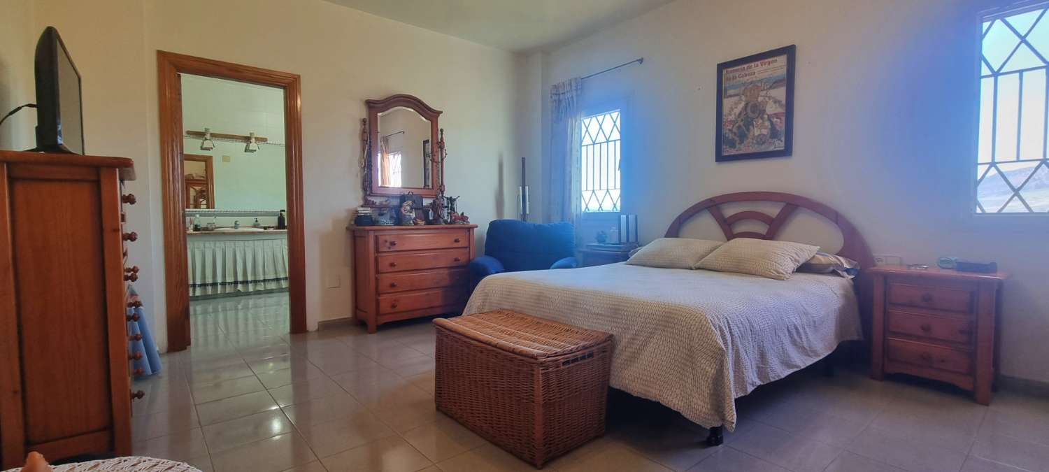 Espectacular finca rústica de 70.000 m² con vivienda de 284 m² y vistas 360º