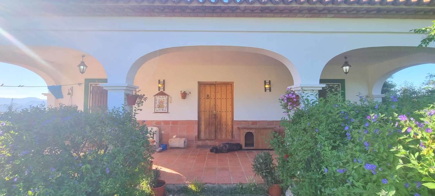 Espectacular finca rústica de 70.000 m² con vivienda de 284 m² y vistas 360º
