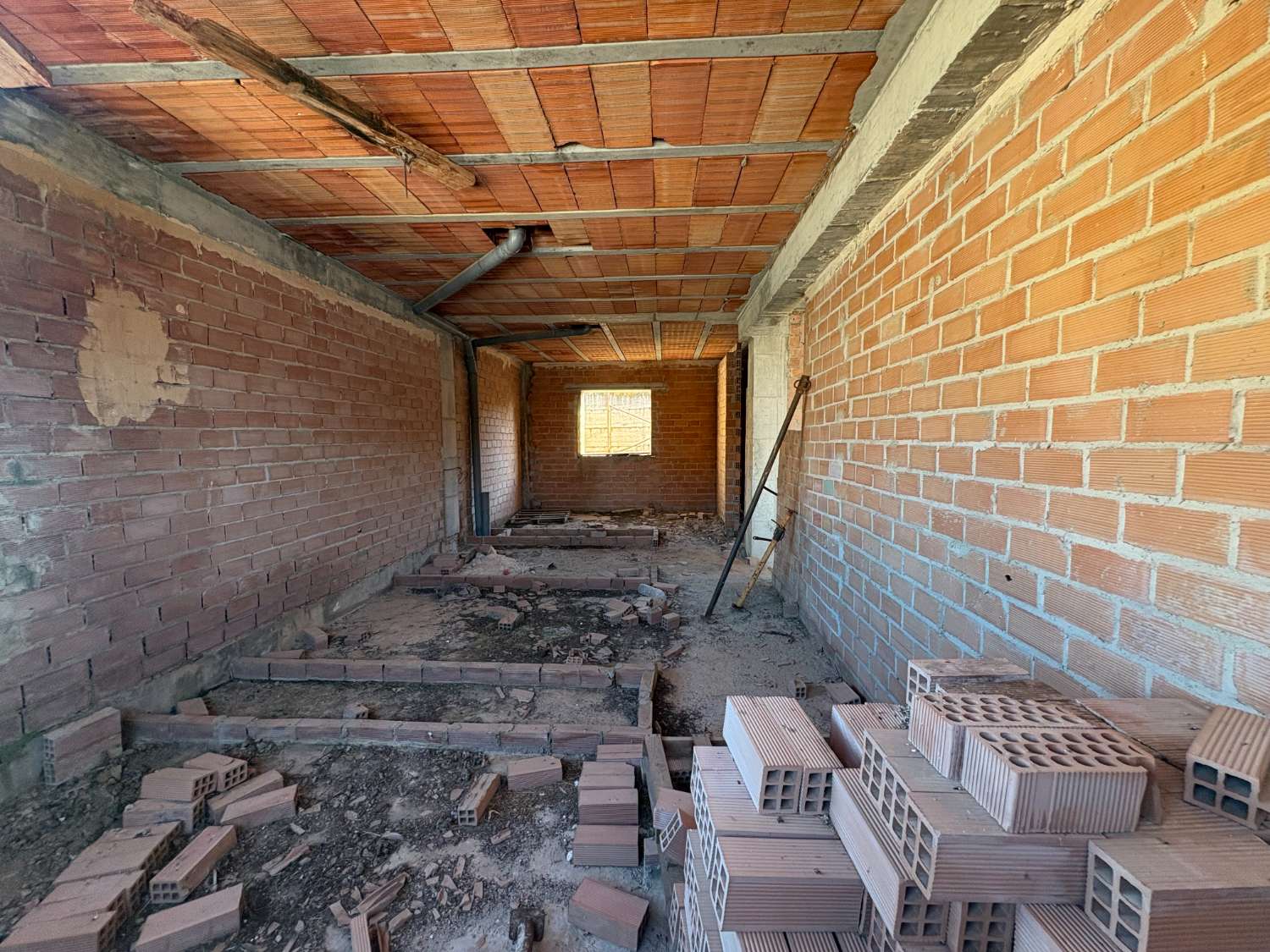 Adosado construcción con sótano, azotea y solar anexo de 120 m²