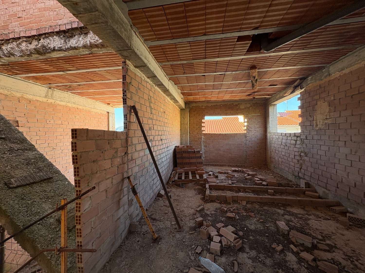 Adosado construcción con sótano, azotea y solar anexo de 120 m²