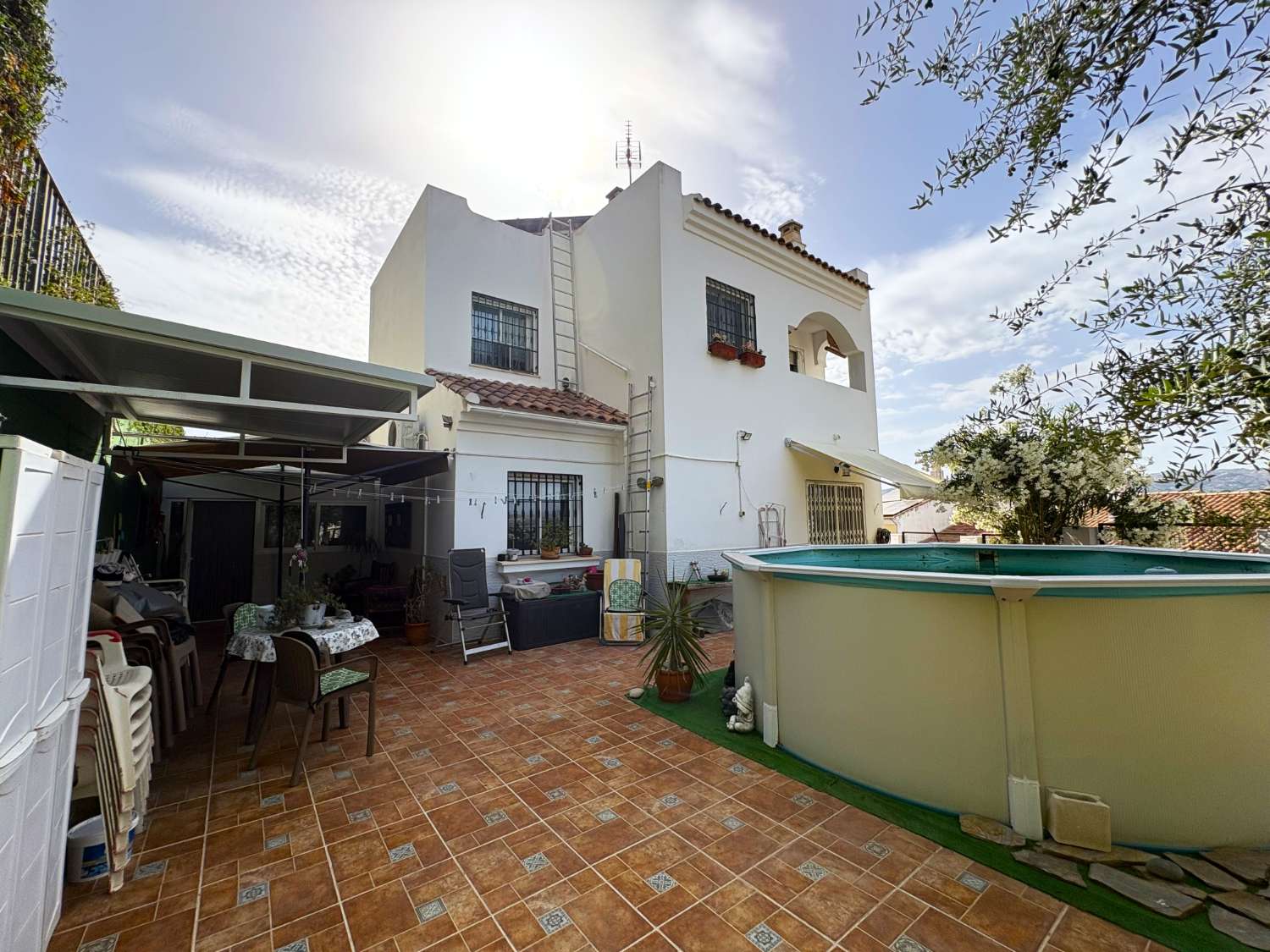 Chalet pareado en urbanización Atalaya