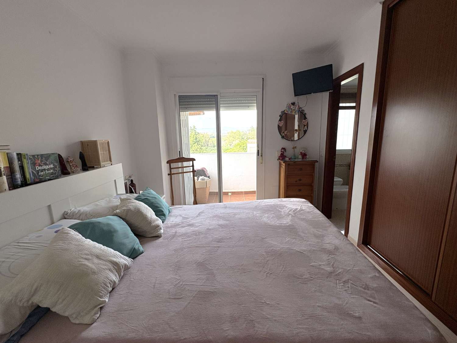 Chalet pareado en urbanización Atalaya