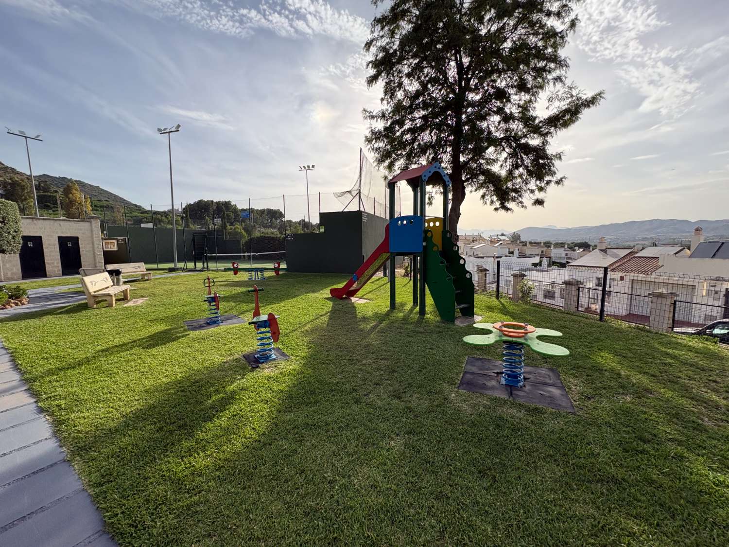Chalet pareado en urbanización Atalaya