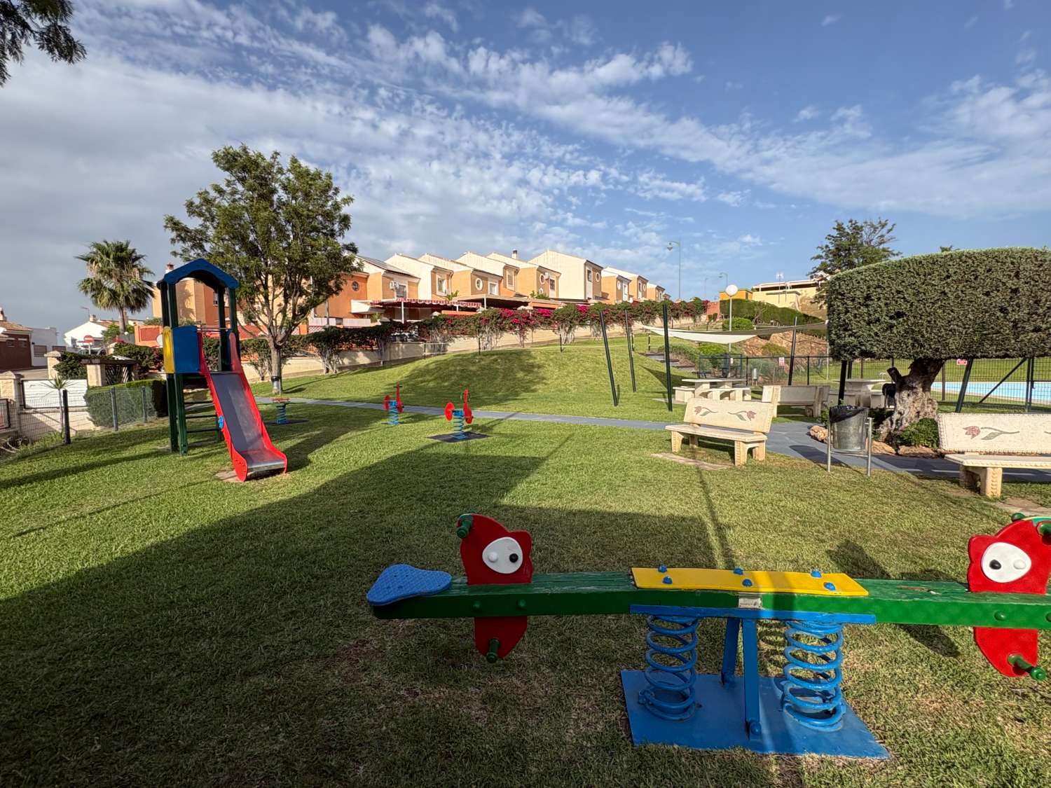 Chalet pareado en urbanización Atalaya