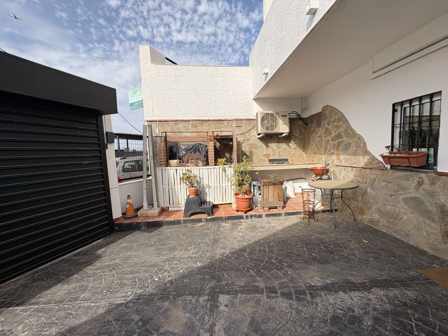 Chalet pareado en urbanización Atalaya