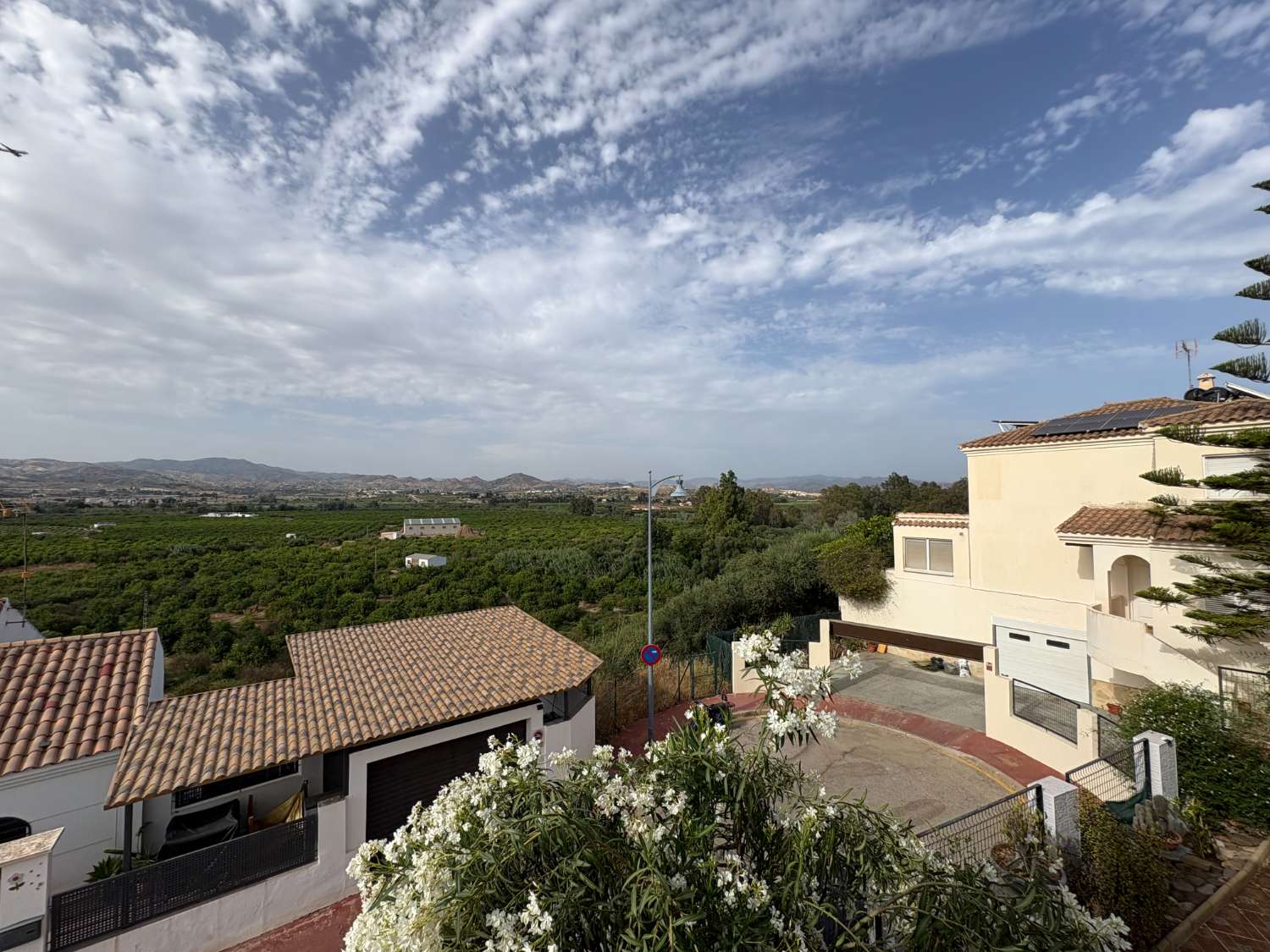 Chalet pareado en urbanización Atalaya