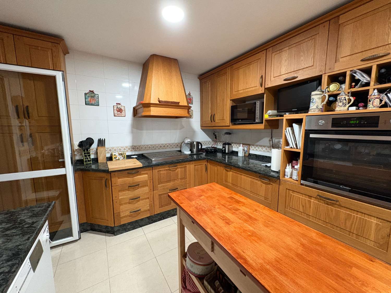 Chalet pareado en urbanización Atalaya