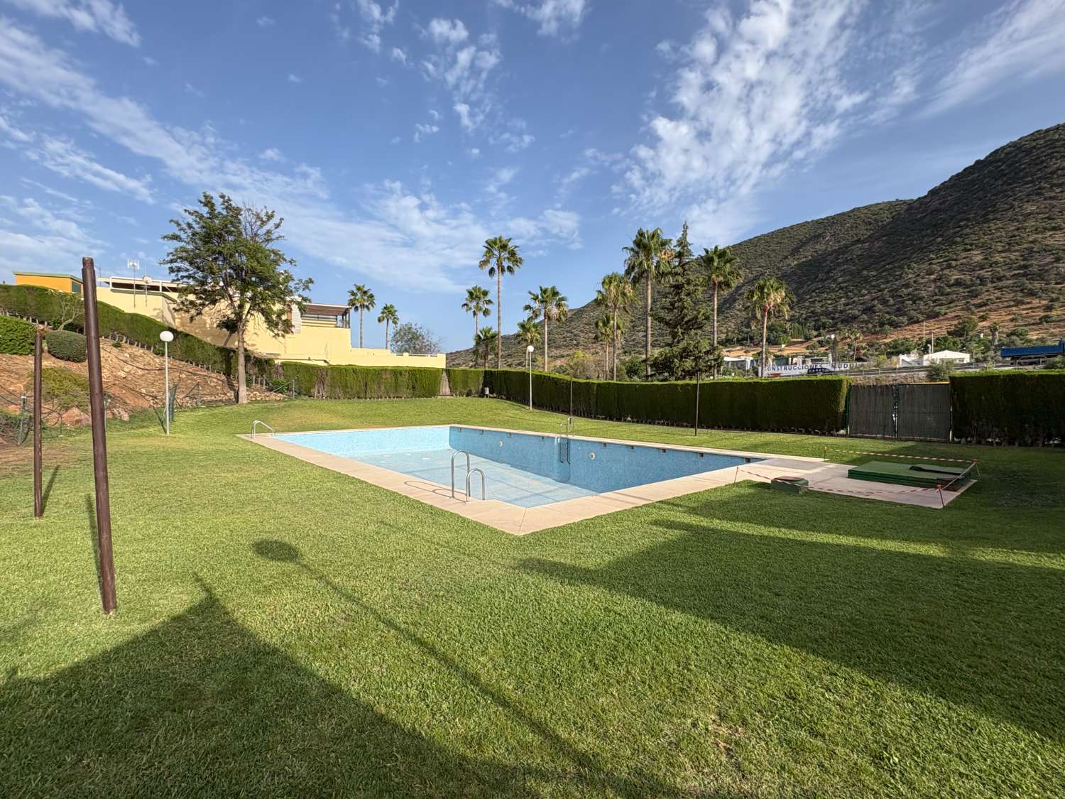 Chalet pareado en urbanización Atalaya
