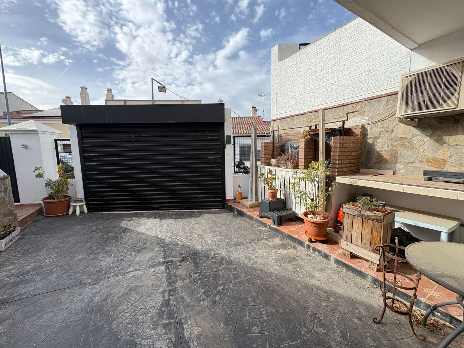 Chalet pareado en urbanización Atalaya