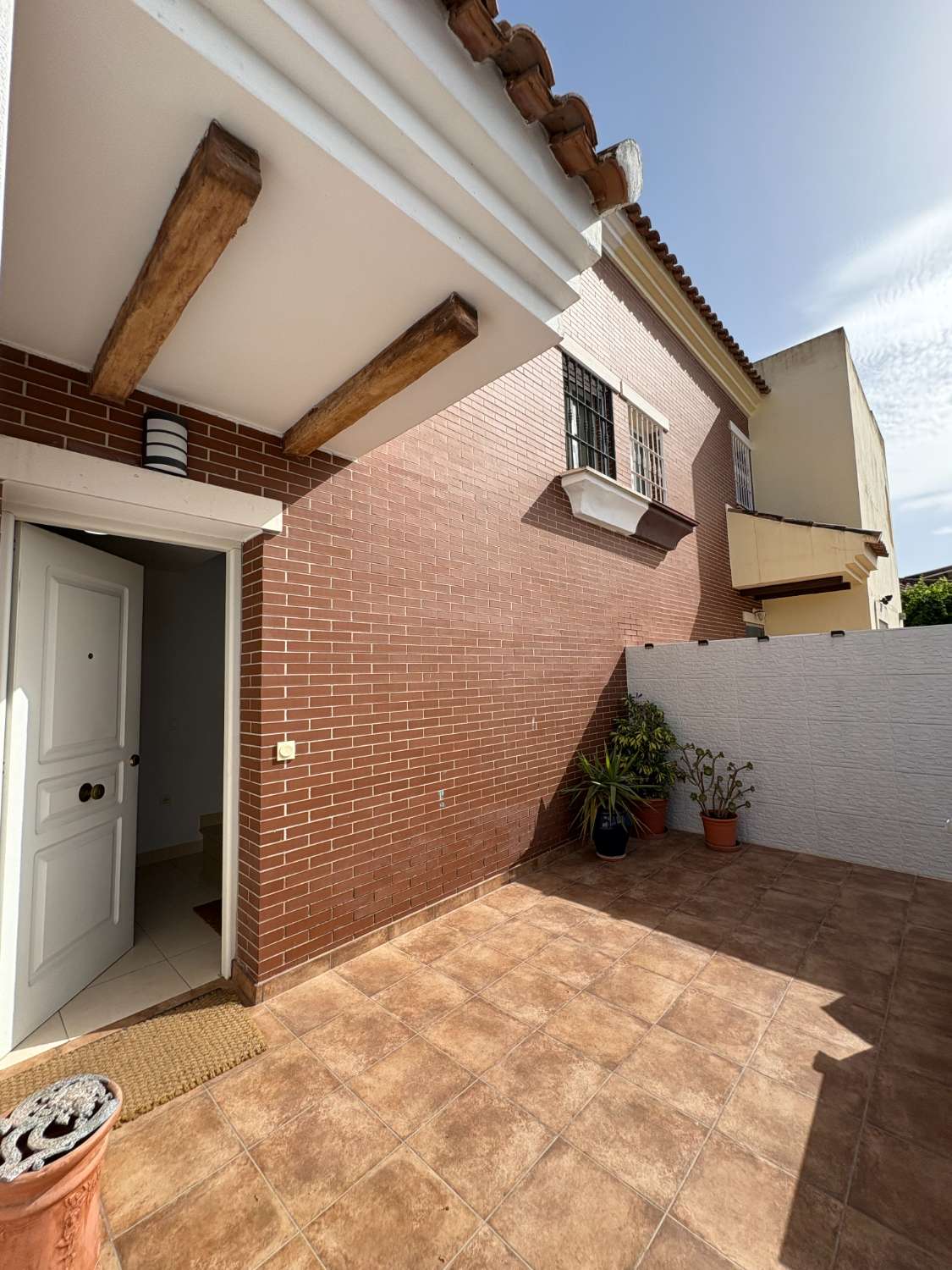Chalet pareado en urbanización Atalaya