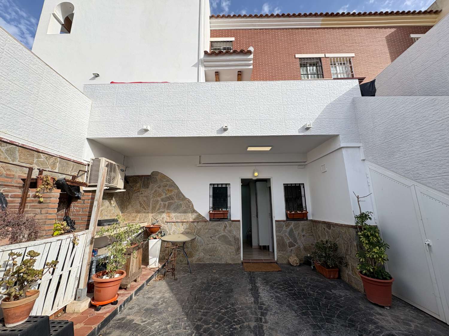 Chalet pareado en urbanización Atalaya