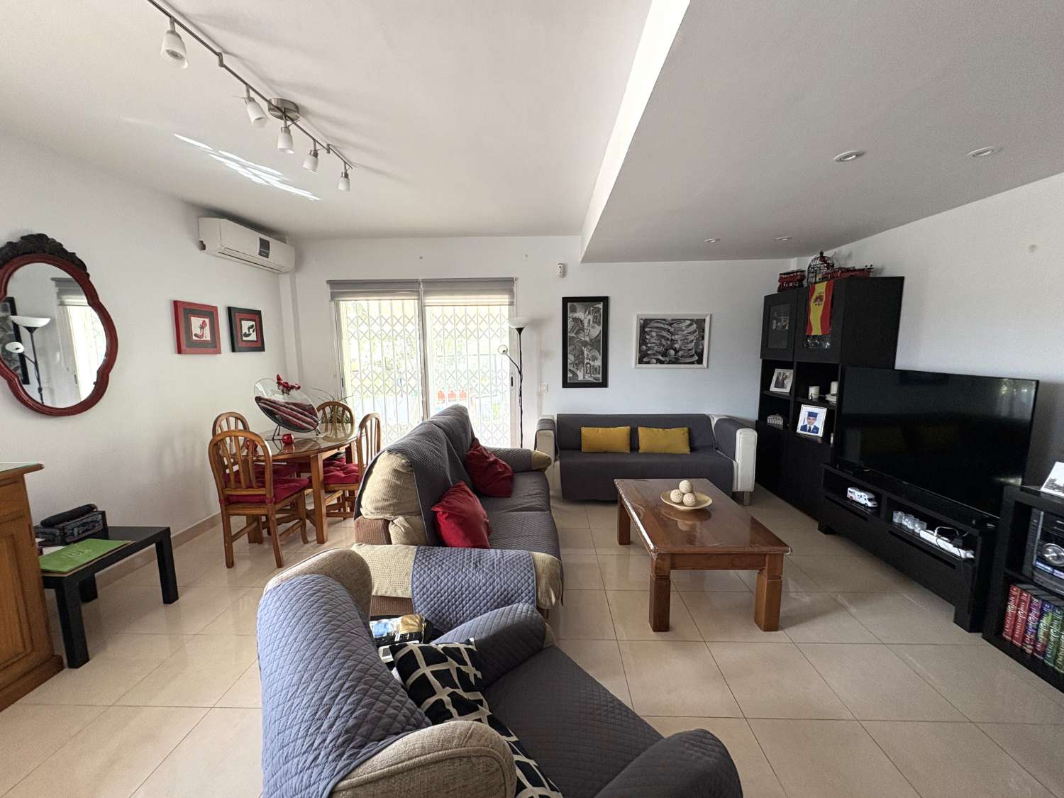Chalet pareado en urbanización Atalaya