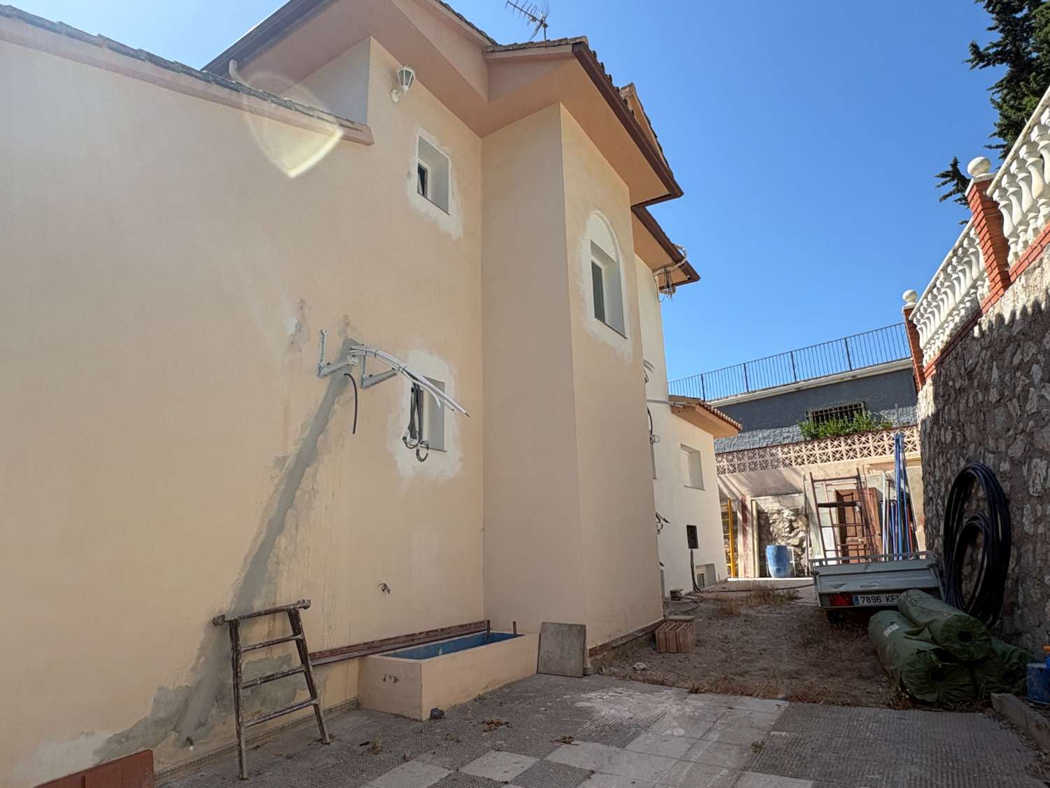 Vivienda con gran potencial de reforma y dos viviendas independientes en Campo Mijas