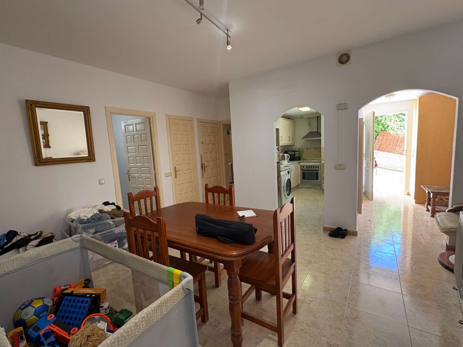 Vivienda con gran potencial de reforma y dos viviendas independientes en Campo Mijas