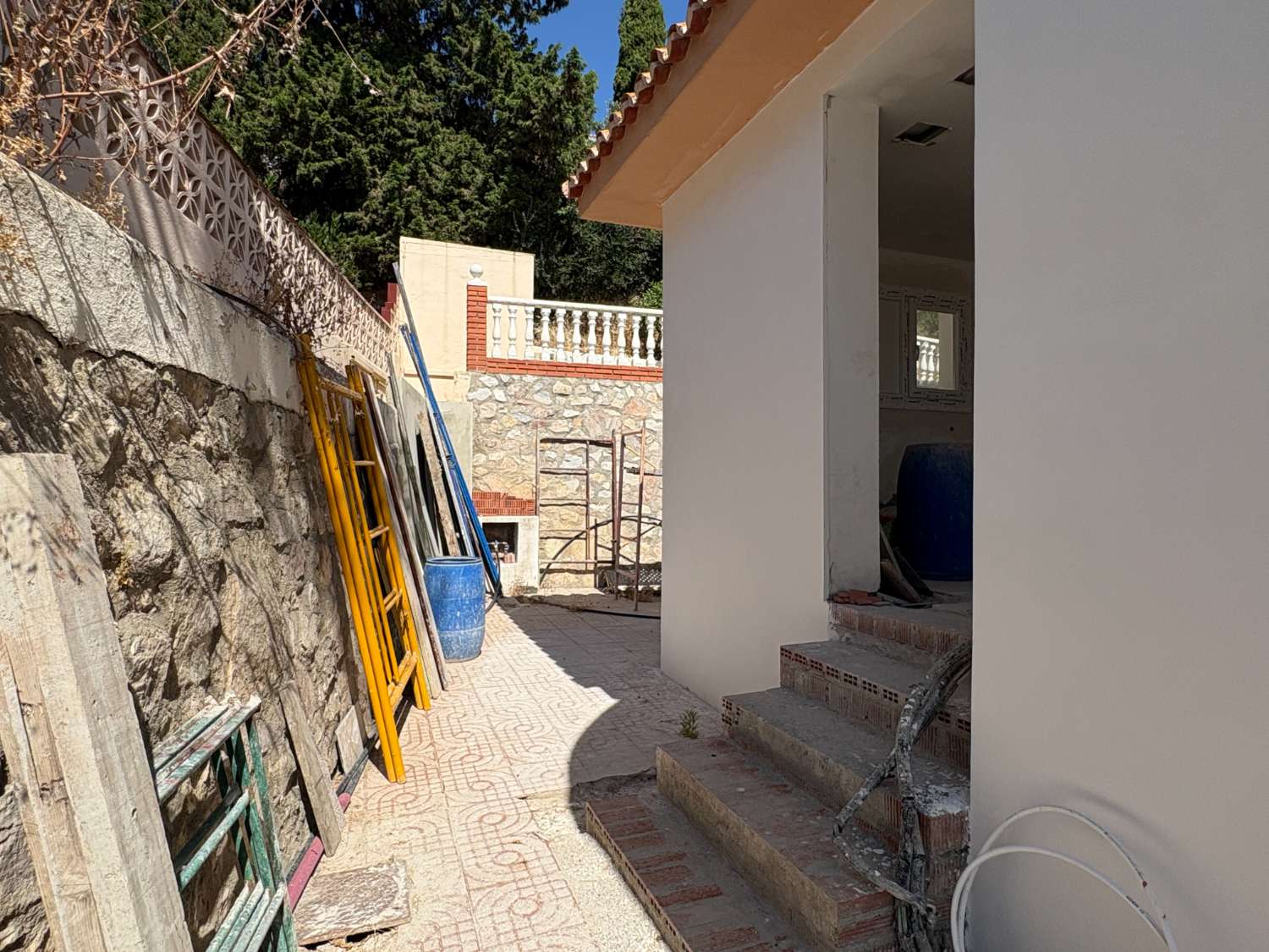 Vivienda con gran potencial de reforma y dos viviendas independientes en Campo Mijas