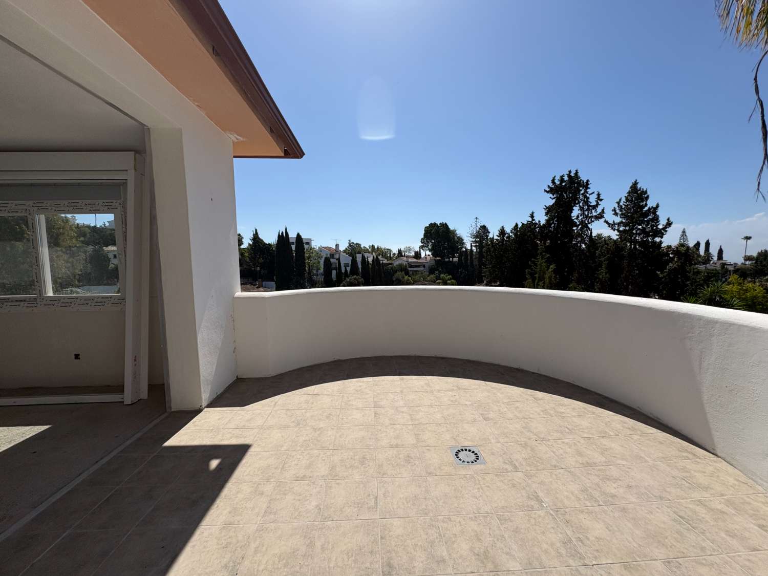 Vivienda con gran potencial de reforma y dos viviendas independientes en Campo Mijas