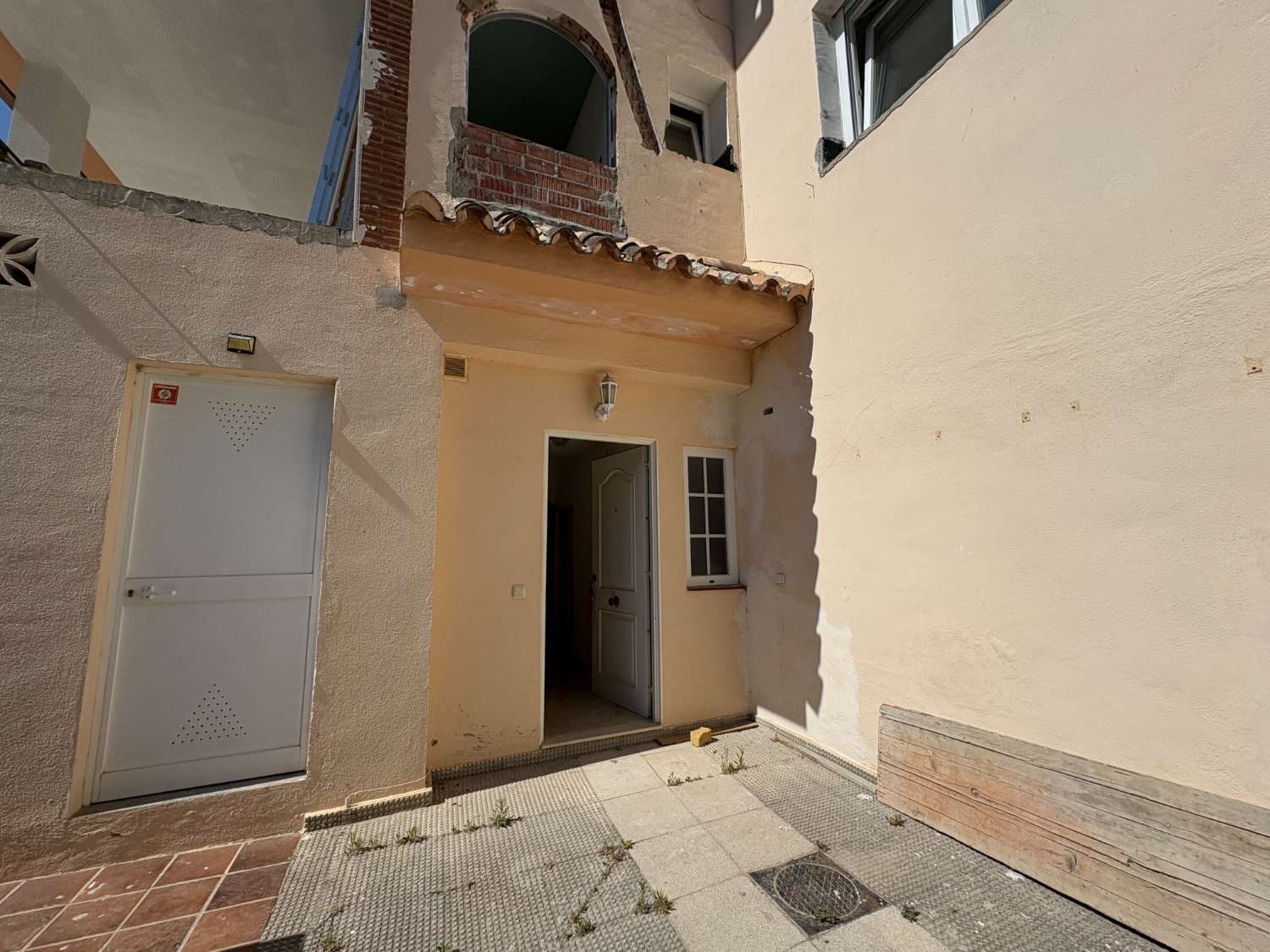 Vivienda con gran potencial de reforma y dos viviendas independientes en Campo Mijas