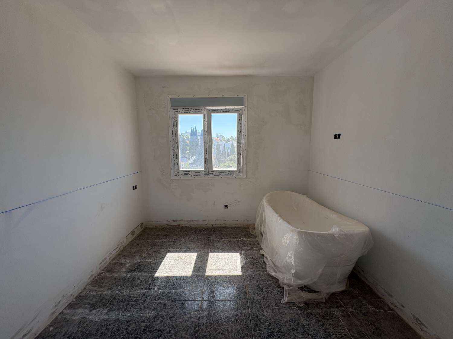 Vivienda con gran potencial de reforma y dos viviendas independientes en Campo Mijas