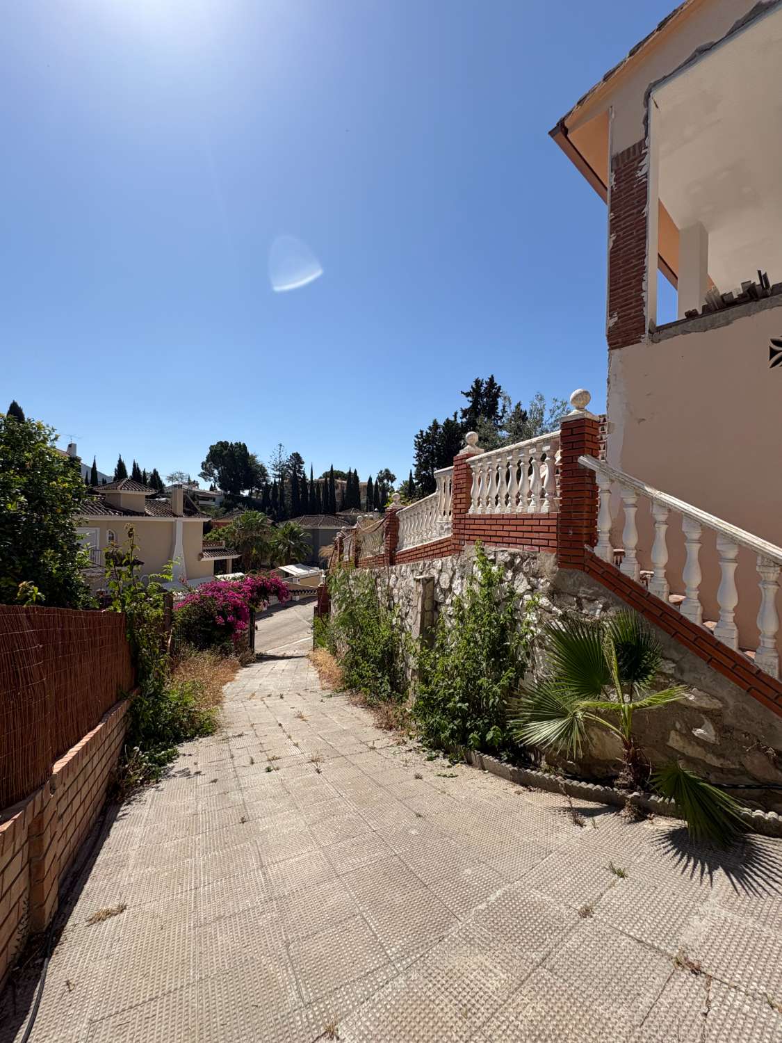 Vivienda con gran potencial de reforma y dos viviendas independientes en Campo Mijas