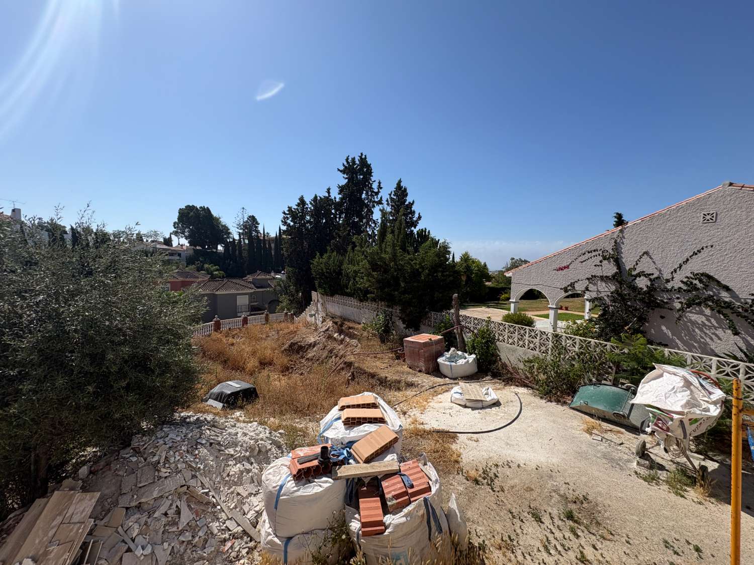 Vivienda con gran potencial de reforma y dos viviendas independientes en Campo Mijas