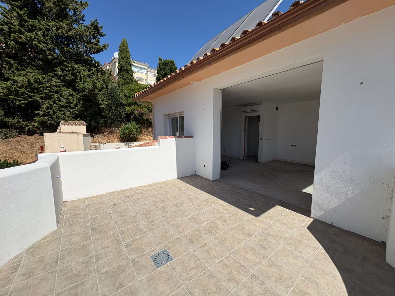 Vivienda con gran potencial de reforma y dos viviendas independientes en Campo Mijas