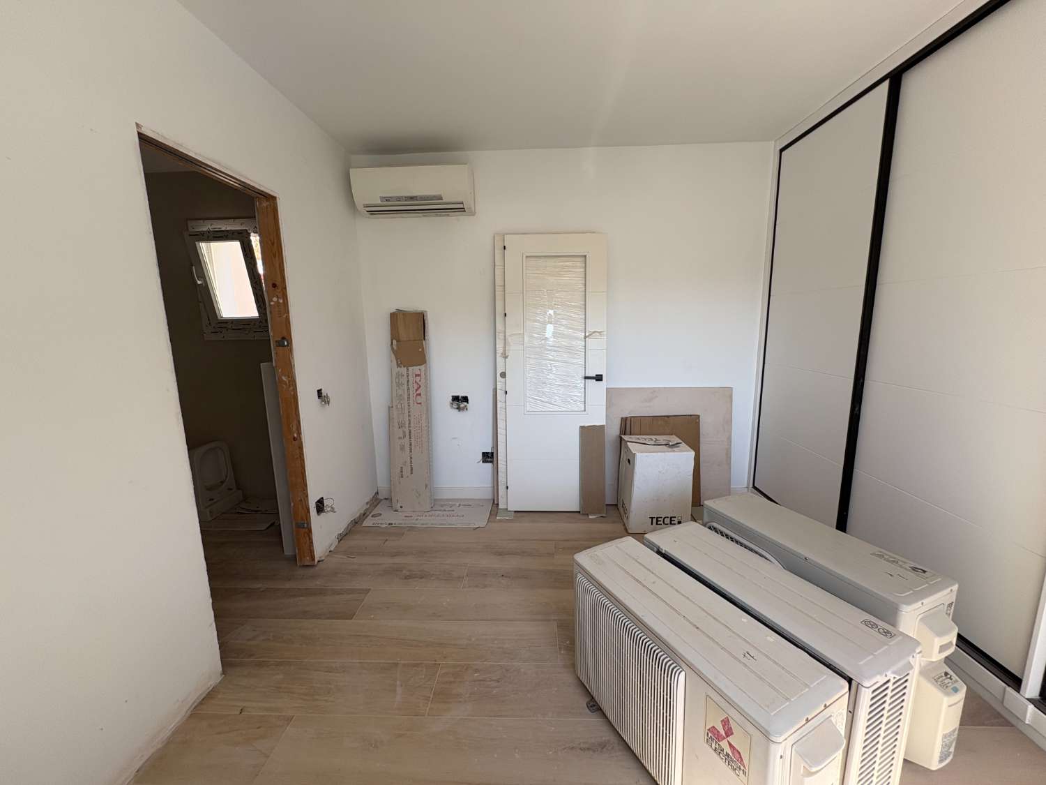 Vivienda con gran potencial de reforma y dos viviendas independientes en Campo Mijas