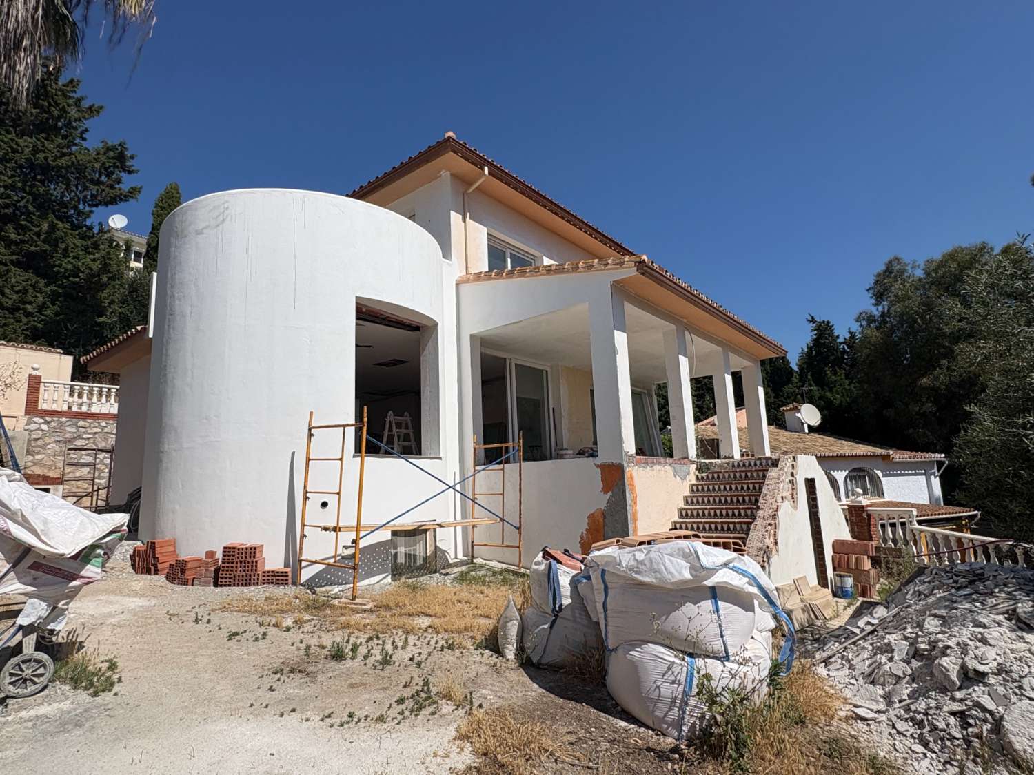 Vivienda con gran potencial de reforma y dos viviendas independientes en Campo Mijas