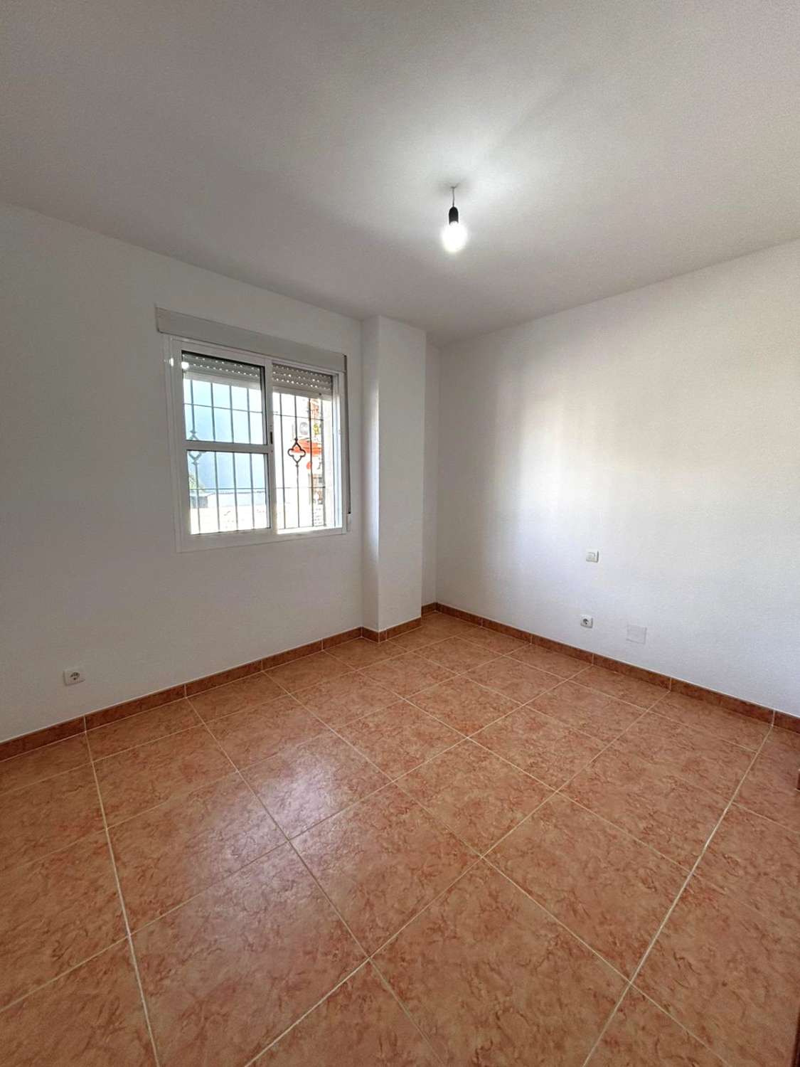 Piso de tres dormitorios con parking  en pleno centro de Alhaurín de la Torre.