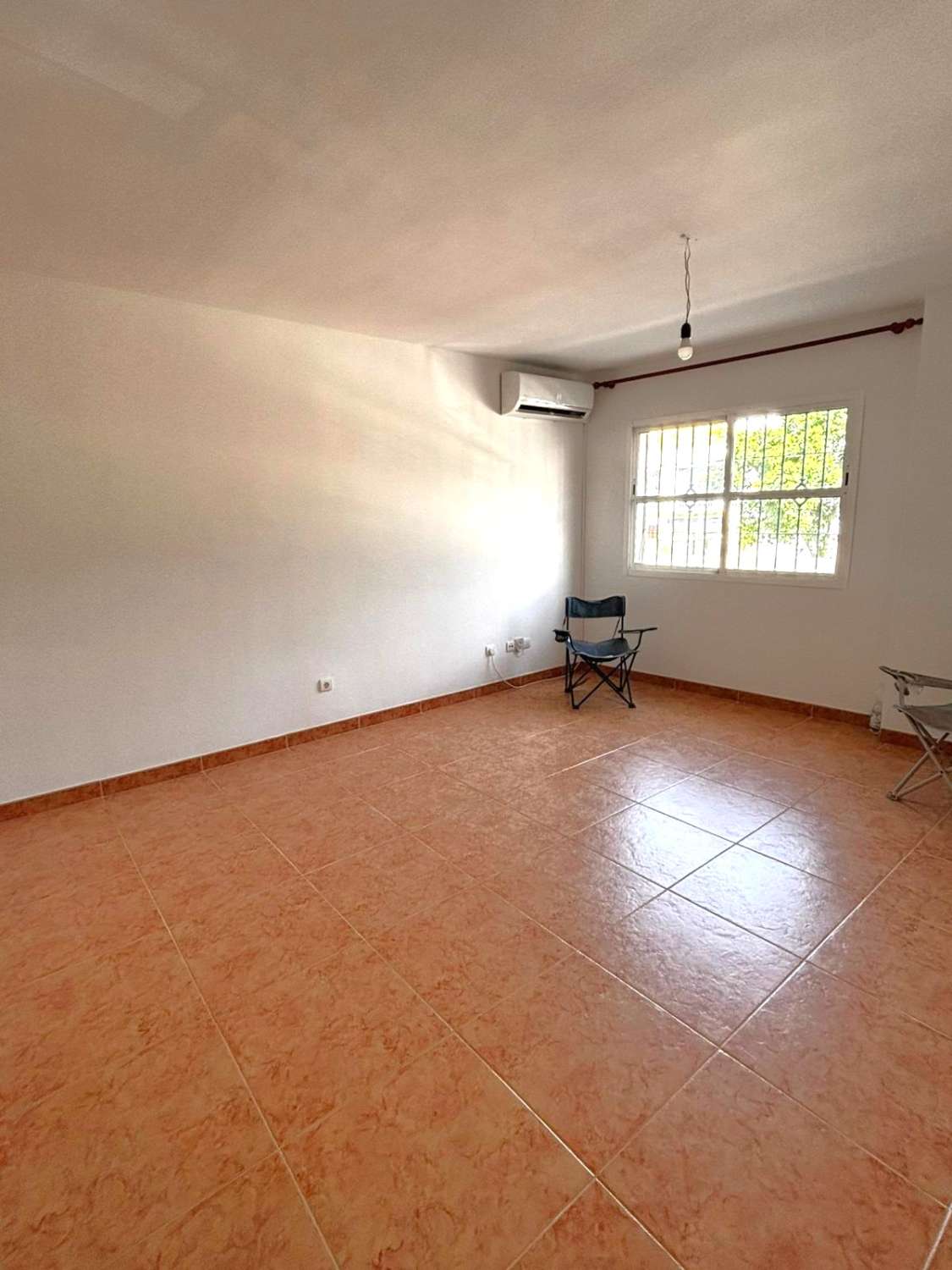 Piso de tres dormitorios con parking  en pleno centro de Alhaurín de la Torre.