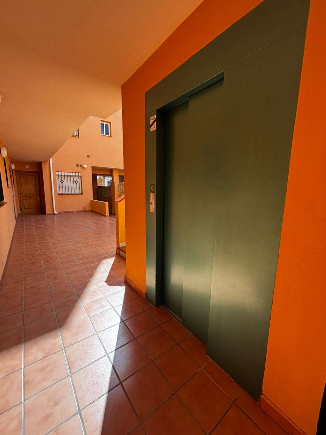 Piso de tres dormitorios con parking  en pleno centro de Alhaurín de la Torre.