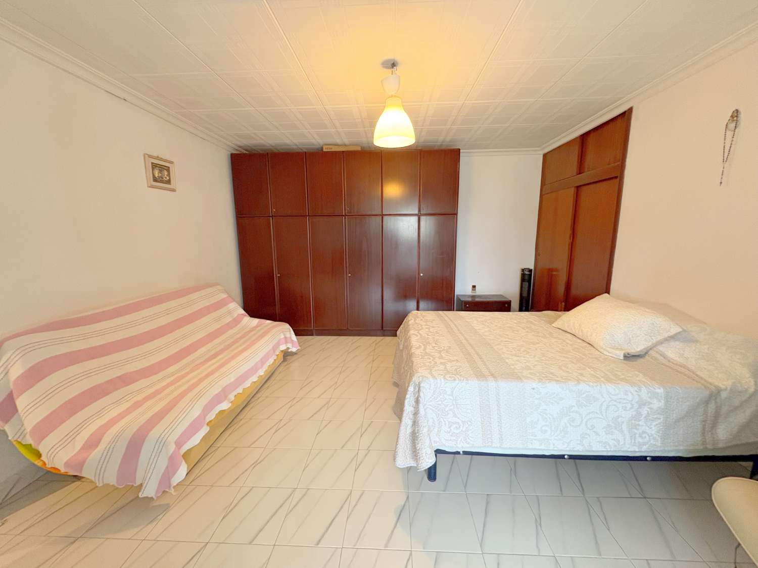 Dúplex de 4 dormitorios con 3 terrazas y vistas despejadas junto a Avenida Principal