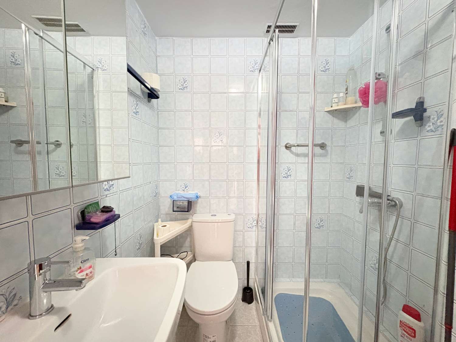 Dúplex de 4 dormitorios con 3 terrazas y vistas despejadas junto a Avenida Principal