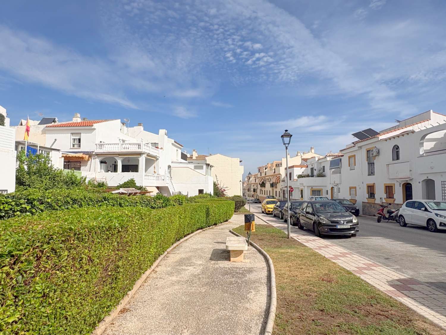 Dúplex de 4 dormitorios con 3 terrazas y vistas despejadas junto a Avenida Principal